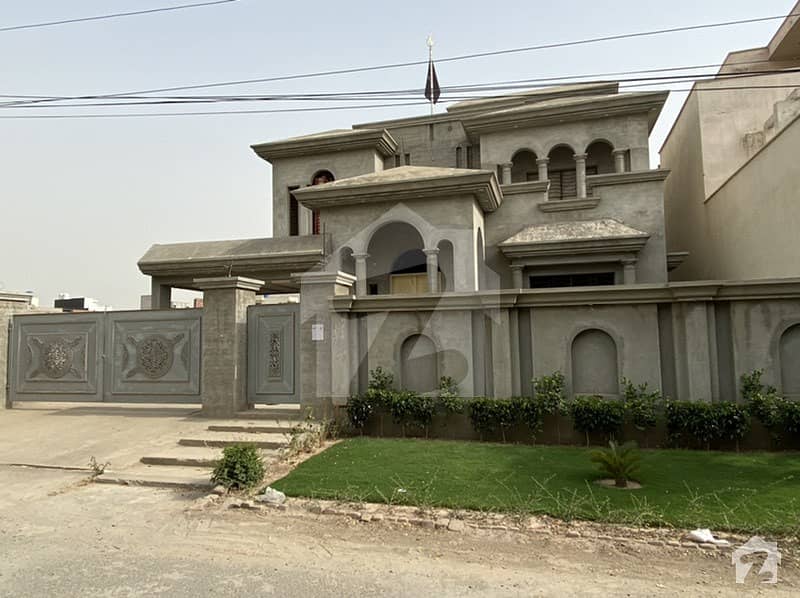 فارمانئیٹس ہاؤسنگ سکیم لاہور میں 6 کمروں کا 1 کنال مکان 3.85 کروڑ میں برائے فروخت۔