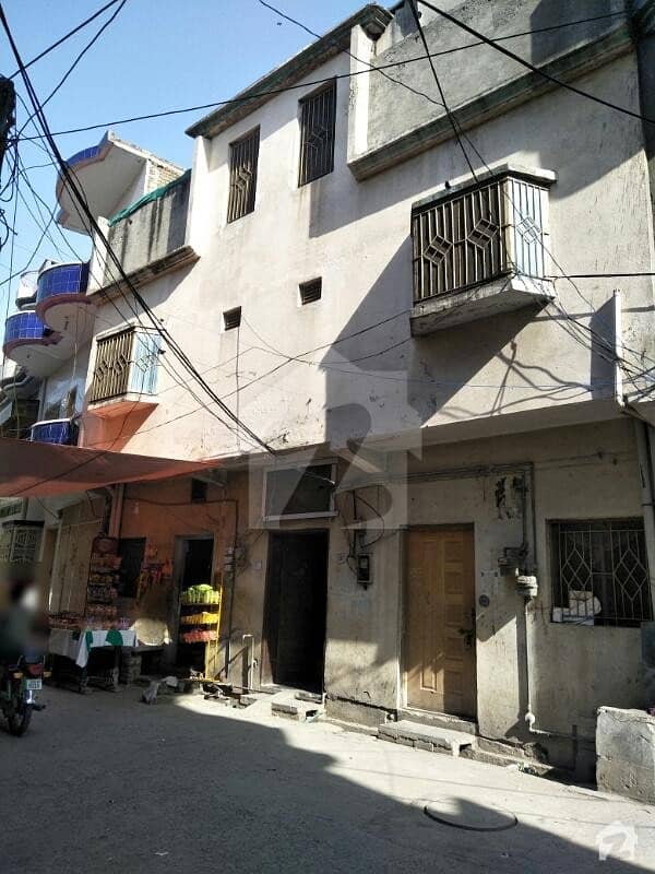 بنگش کالونی راولپنڈی میں 8 کمروں کا 4 مرلہ مکان 1.4 کروڑ میں برائے فروخت۔