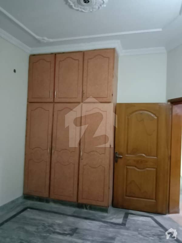 وحدت روڈ لاہور میں 6 کمروں کا 4 مرلہ مکان 1.4 کروڑ میں برائے فروخت۔