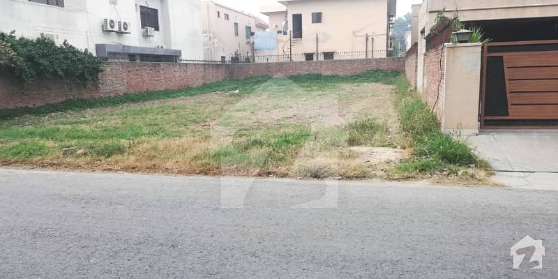 Plot For Sale In Phase 3 Block Z Ideal Location