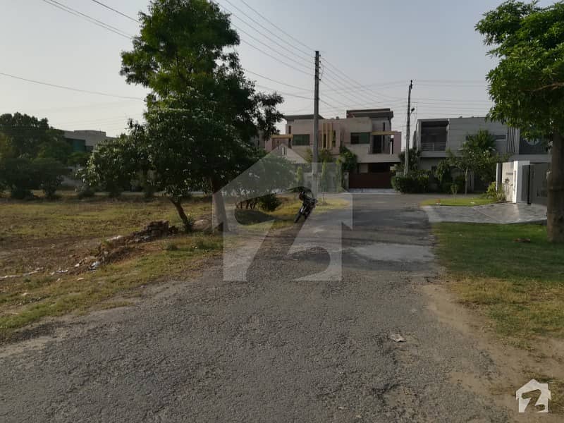 27 Marla Corner Facing Park Plot Is Available For Sale