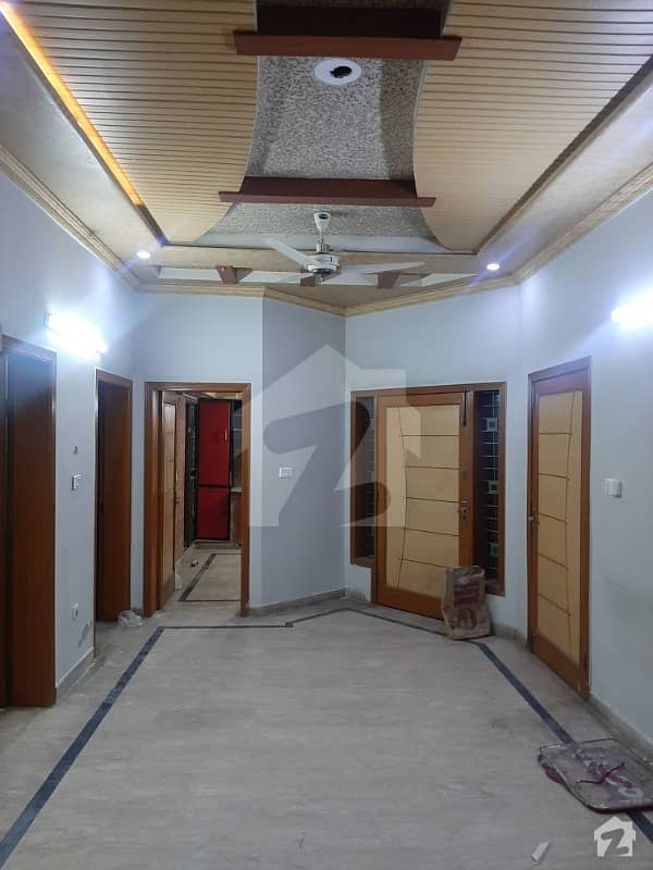 کنال برگ لاہور میں 2 کمروں کا 8 مرلہ زیریں پورشن 35 ہزار میں کرایہ پر دستیاب ہے۔