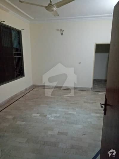 Flat Available On Ayubia Market Good Location