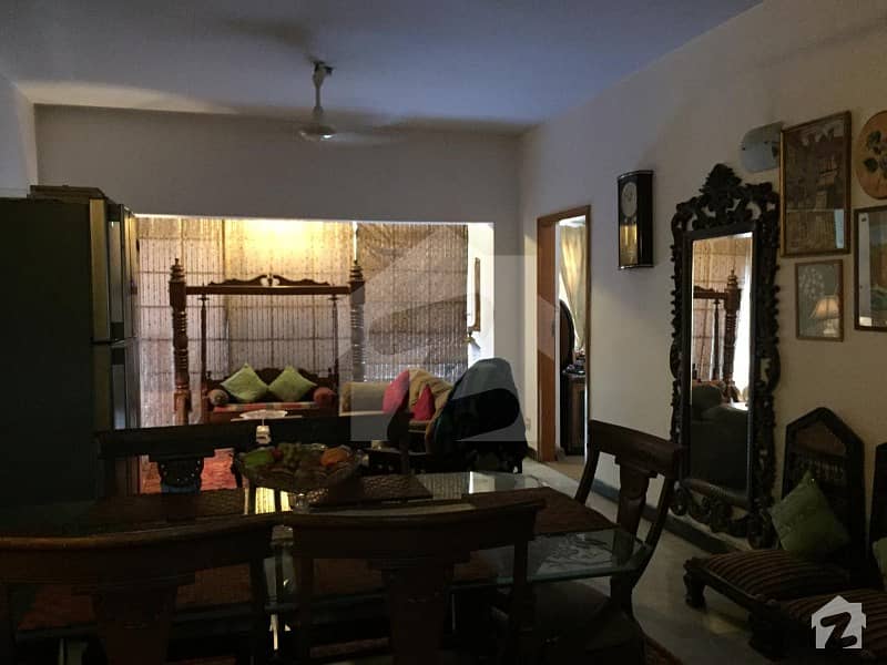 ڈیفنس گارڈن کراچی میں 3 کمروں کا 9 مرلہ فلیٹ 2 کروڑ میں برائے فروخت۔