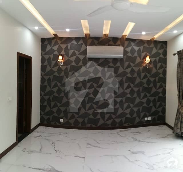 1 Kanal Luxury Upper Portion Available For Rent