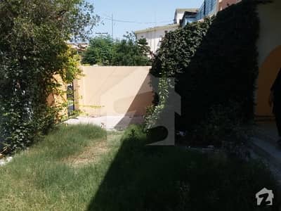 ڈیفینس آفیسر کالونی پشاور میں 5 کمروں کا 10 مرلہ مکان 3.3 کروڑ میں برائے فروخت۔ ڈیفینس آفیسر کالونی پشاور میں 5 کمروں کا 10 مرلہ مکان 3.3 کروڑ میں برائے فروخت۔