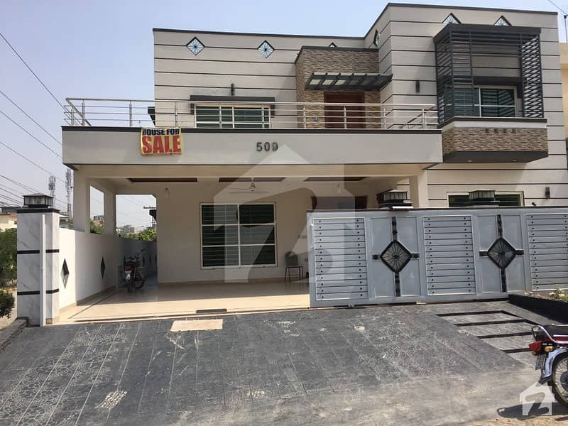 1 Kanal Corner House For Sale