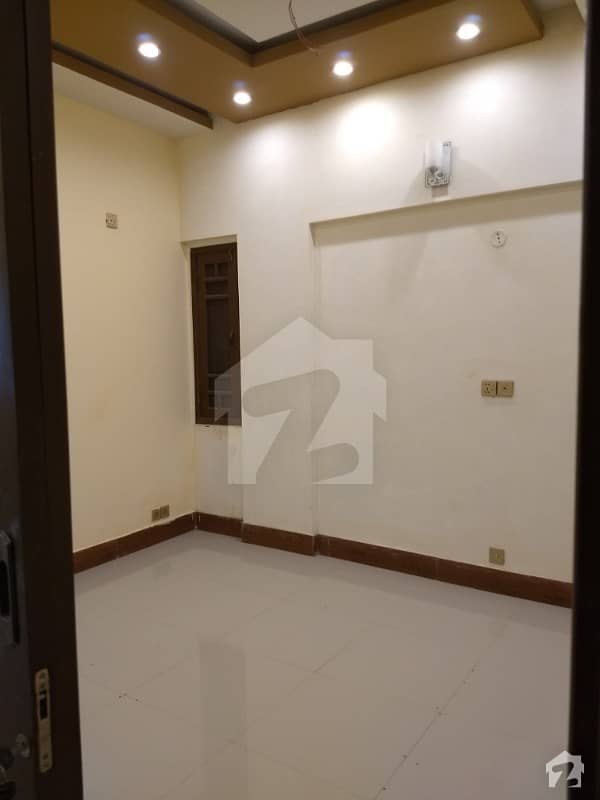 عائشہ منزل کراچی میں 3 کمروں کا 8 مرلہ زیریں پورشن 1.3 کروڑ میں برائے فروخت۔