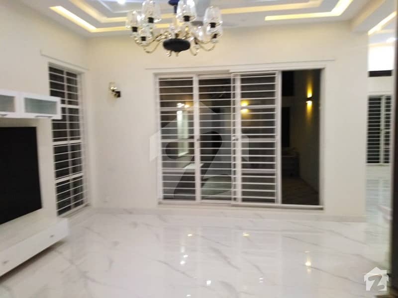 10 Marla Luxury Bungalow For Rent In Dha Phyase 3