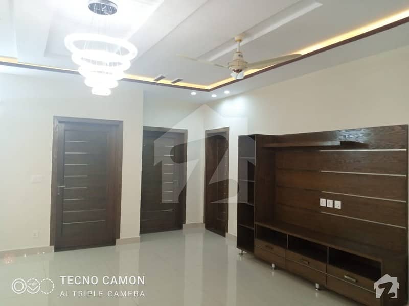 میڈیا ٹاؤن راولپنڈی میں 6 کمروں کا 12 مرلہ مکان 2.55 کروڑ میں برائے فروخت۔