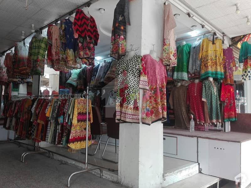 مون مارکیٹ علامہ اقبال ٹاؤن لاہور میں 1 مرلہ دکان 1.4 کروڑ میں برائے فروخت۔