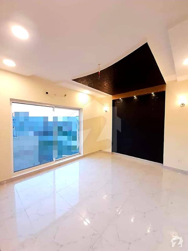 ڈی ایچ اے فیز 7 ایکسٹینشن ڈی ایچ اے ڈیفینس کراچی میں 4 کمروں کا 4 مرلہ مکان 3.8 کروڑ میں برائے فروخت۔