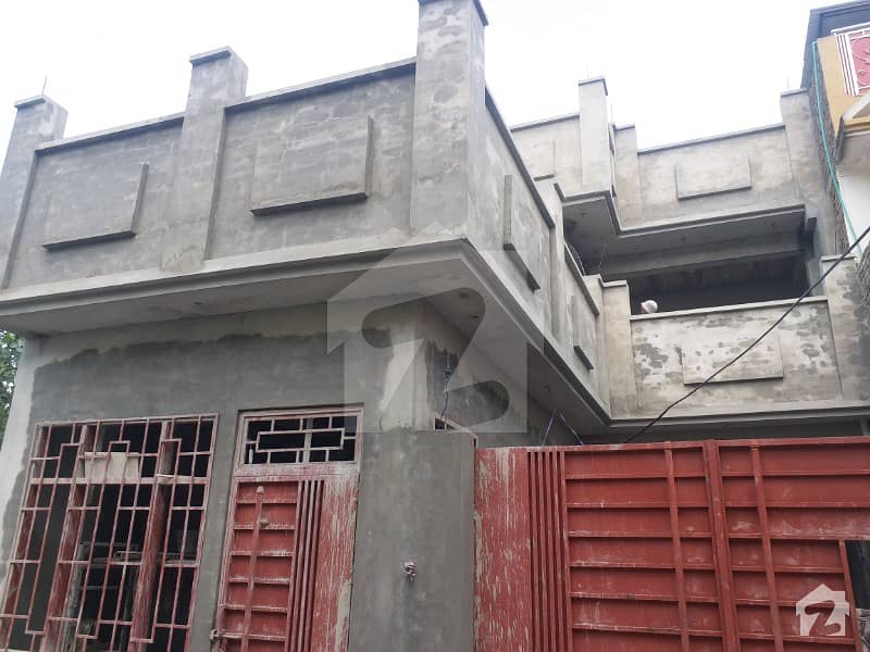 سیدھو شریف سوات میں 5 کمروں کا 8 مرلہ مکان 1.2 کروڑ میں برائے فروخت۔