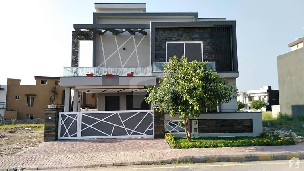 11 Marla Designer House Is Available For Sale