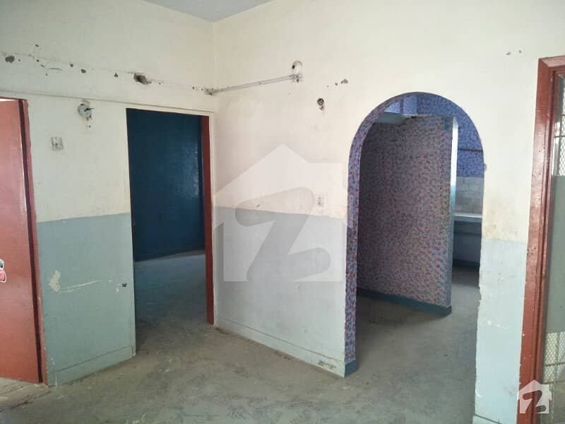 80 Square Yard 4th Floor Flat For Sale