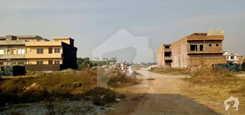 4 Marla Level Plot of Ideal Location For Sale
