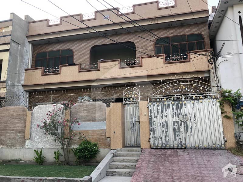 شیخ کالونی فیصل آباد میں 7 کمروں کا 10 مرلہ مکان 2.3 کروڑ میں برائے فروخت۔