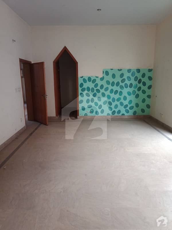 1 Kanal Upper Portion For Rent In Allama Iqbal Town College Block