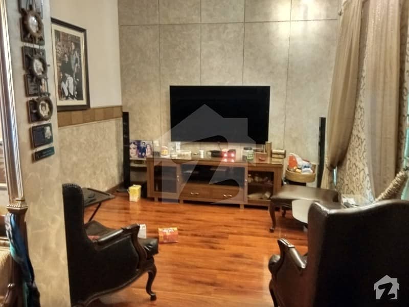 سعید کالونی فیصل آباد میں 4 کمروں کا 19 مرلہ مکان 5.25 کروڑ میں برائے فروخت۔