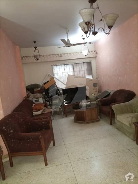 کلفٹن ۔ بلاک 5 کلفٹن کراچی میں 3 کمروں کا 10 مرلہ فلیٹ 3.25 کروڑ میں برائے فروخت۔