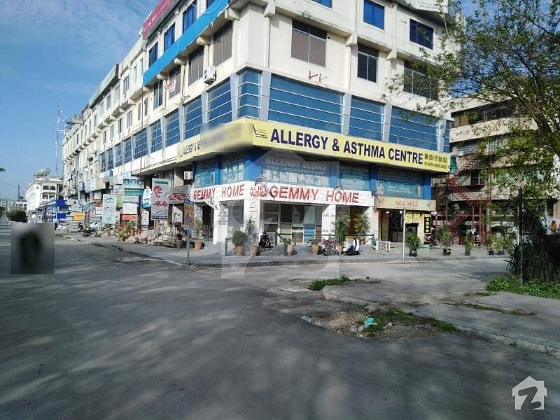 Corner 6200 Sq ft Ist Floor For Sale