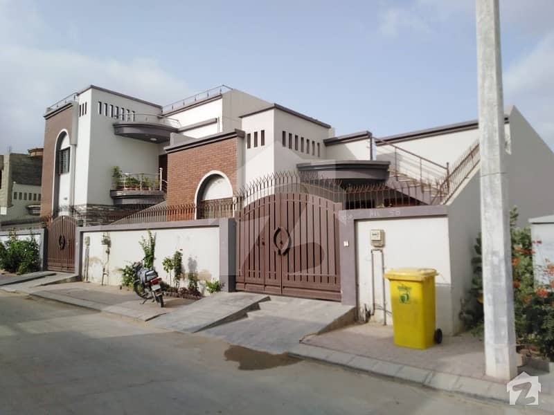 240 Sq Yard 100wide chance of deal Raod Luxury Bungalow Is Available For Sale In Saima Arabian Villa