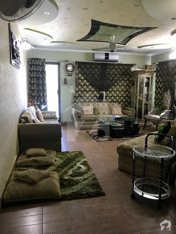 شہید ملت ایکسپریس وے کراچی میں 4 کمروں کا 11 مرلہ فلیٹ 3 کروڑ میں برائے فروخت۔