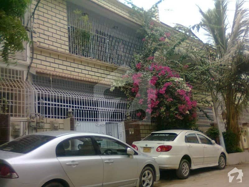 نارتھ کراچی ۔ سیکٹر 9 نارتھ کراچی کراچی میں 6 کمروں کا 5 مرلہ مکان 1.55 کروڑ میں برائے فروخت۔