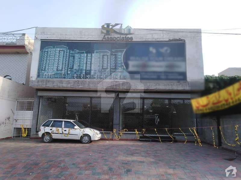 پی آئی اے مین بلیوارڈ لاہور میں 10 مرلہ دفتر 2 لاکھ میں برائے فروخت۔