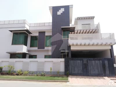 12.5 Marla Triple Story House For Sale 12.5 Marla Triple Story House For Sale