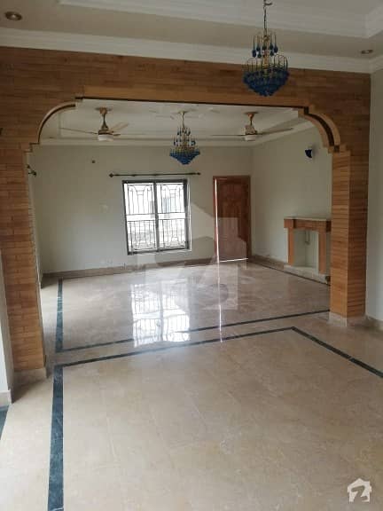 F7 Real Pics - 500 Sq Yards Beautiful Full House 5 Bedrooms Dd Marble Flooring Near Markaz
