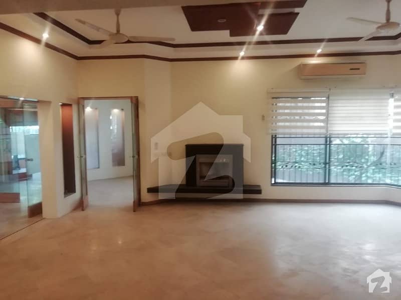 1 Kanal Double Unit Build Owner Beautiful House At DHA Phase 3