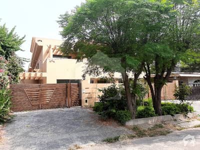 ایف ۔ 11/4 ایف ۔ 11 اسلام آباد میں 6 کمروں کا 1 کنال مکان 8.5 کروڑ میں برائے فروخت۔ ایف ۔ 11/4 ایف ۔ 11 اسلام آباد میں 6 کمروں کا 1 کنال مکان 8.5 کروڑ میں برائے فروخت۔