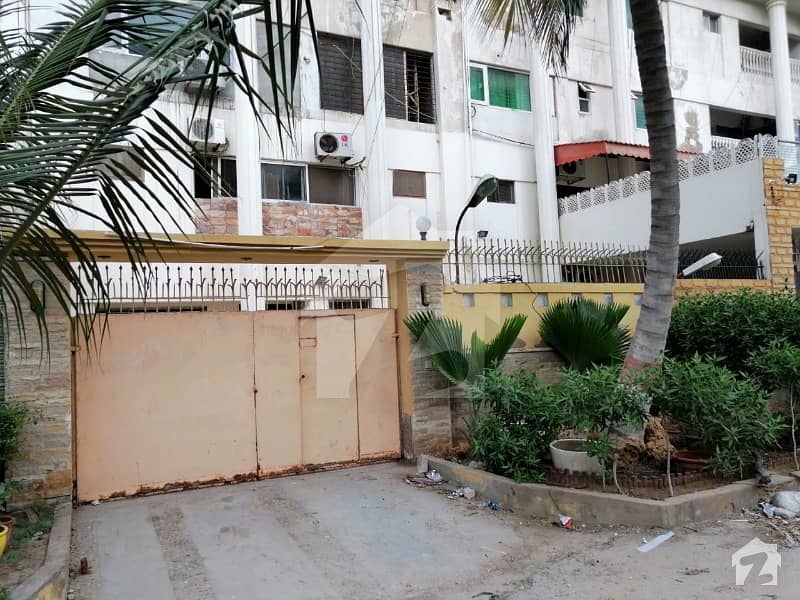کلفٹن ۔ بلاک 2 کلفٹن کراچی میں 5 کمروں کا 12 مرلہ مکان 5.45 کروڑ میں برائے فروخت۔