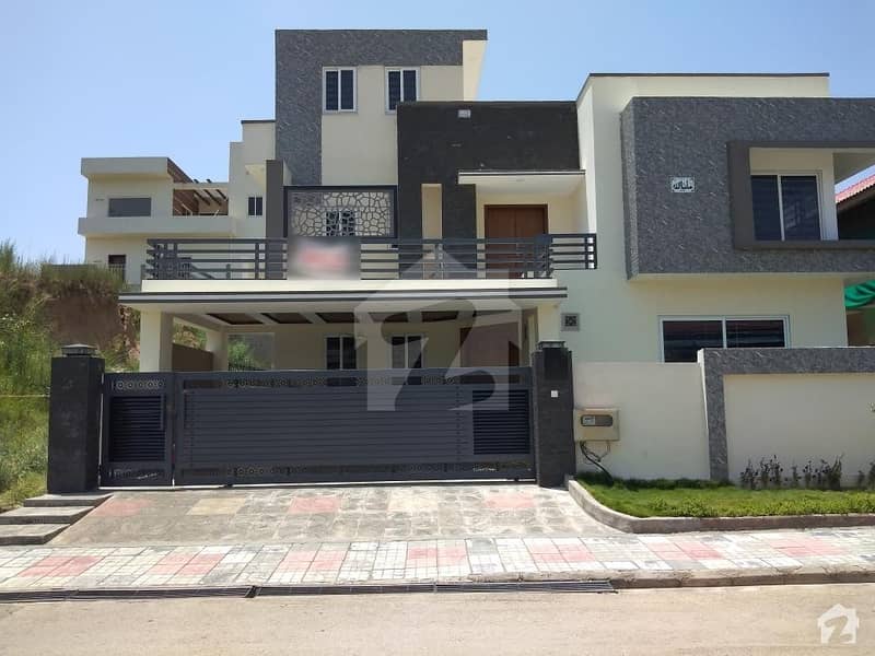 Here Is A Good Opportunity To Live In A Well Built 1 Kanal House