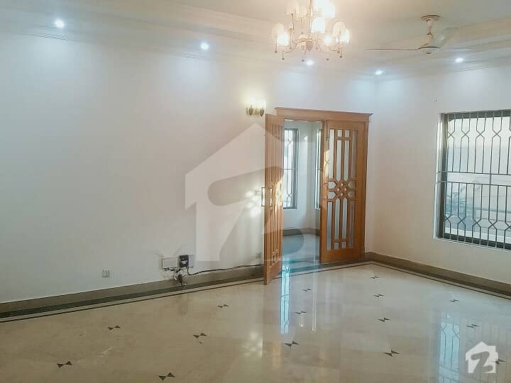 House For Sale 6 Bed 6 Baths 2 Kitchen 2 DD 2 TV Lounge