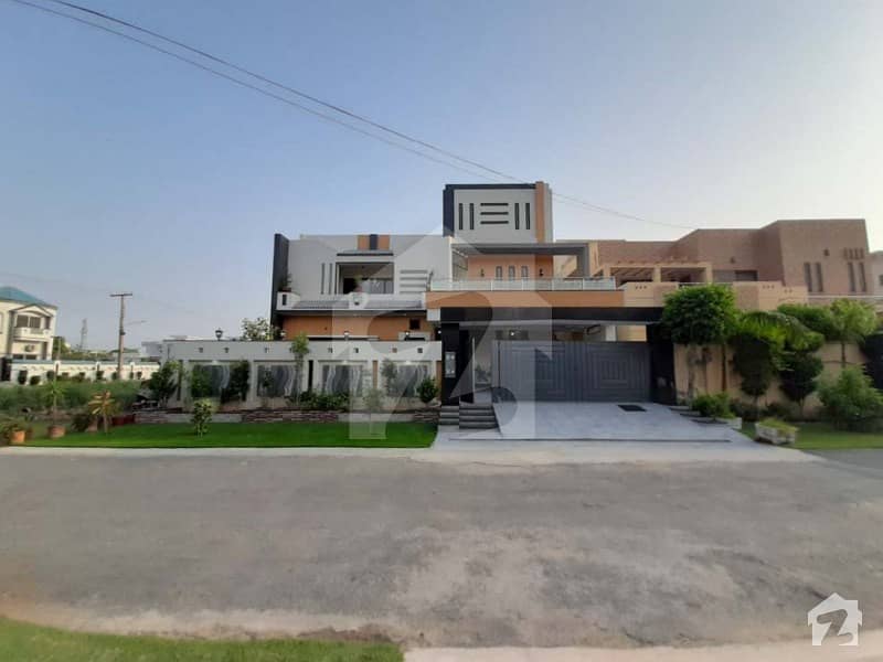 این ایف سی 1 - بلاک ڈی (ایس ای) این ایف سی 1 لاہور میں 8 کمروں کا 1 کنال مکان 4.8 کروڑ میں برائے فروخت۔