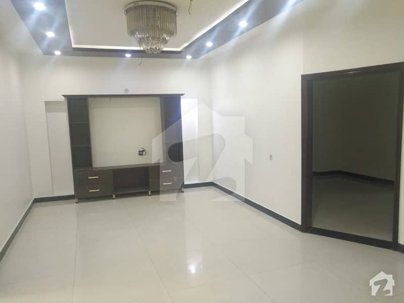 طارق گارڈنز ۔ بلاک ای طارق گارڈنز لاہور میں 5 کمروں کا 10 مرلہ مکان 2 کروڑ میں برائے فروخت۔