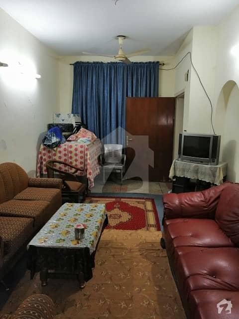 علامہ اقبال ٹاؤن لاہور میں 6 کمروں کا 9 مرلہ مکان 1.6 کروڑ میں برائے فروخت۔