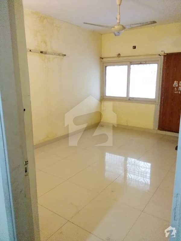 02 Bedrooms Well Maintained Apartment Available For Rent In Clifton Block 6