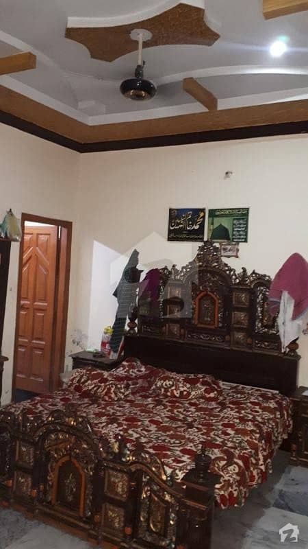 مسلم ٹاؤن فیصل آباد میں 4 کمروں کا 5 مرلہ مکان 35 ہزار میں کرایہ پر دستیاب ہے۔