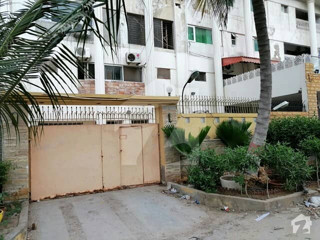 کلفٹن ۔ بلاک 2 کلفٹن کراچی میں 4 کمروں کا 12 مرلہ مکان 4.1 کروڑ میں برائے فروخت۔