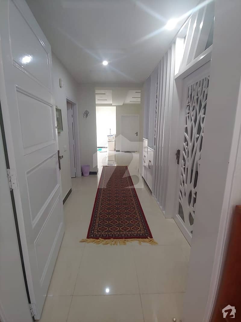 سلک ایگزیکٹو اپارٹمنٹ یونیورسٹی روڈ پشاور میں 4 کمروں کا 14 مرلہ فلیٹ 1.75 کروڑ میں برائے فروخت۔