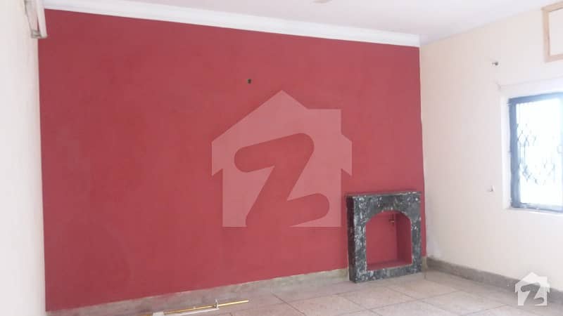 I-8/3 Very Near To Kachnar Park Upper Portion 2 Bed 2 Bath Store Water Boring