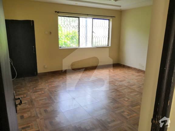Well Built Apartment Available At Good Location