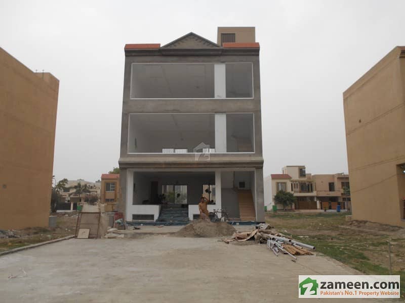 Plaza For Rent In Bahria Town