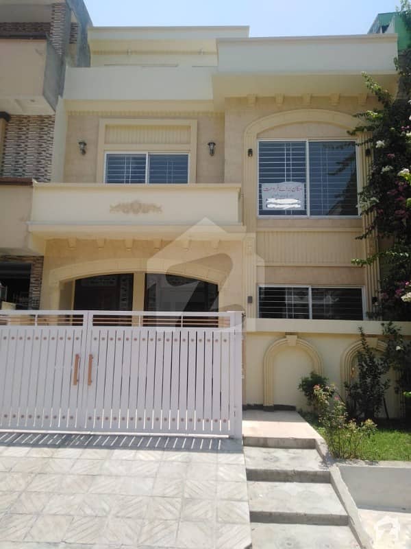 Owner Built Luxury 25 x 40 House For Sale In G 13
