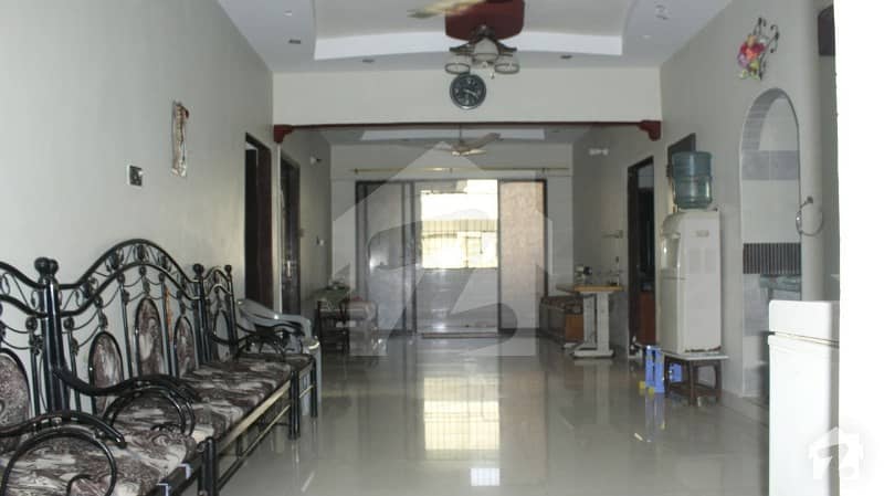 سی پی برار سوسائٹی گلشنِ اقبال ٹاؤن کراچی میں 4 کمروں کا 8 مرلہ فلیٹ 2 کروڑ میں برائے فروخت۔