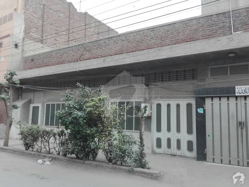 افغان آباد 1 افغان آباد فیصل آباد میں 5 کمروں کا 10 مرلہ مکان 3.5 کروڑ میں برائے فروخت۔