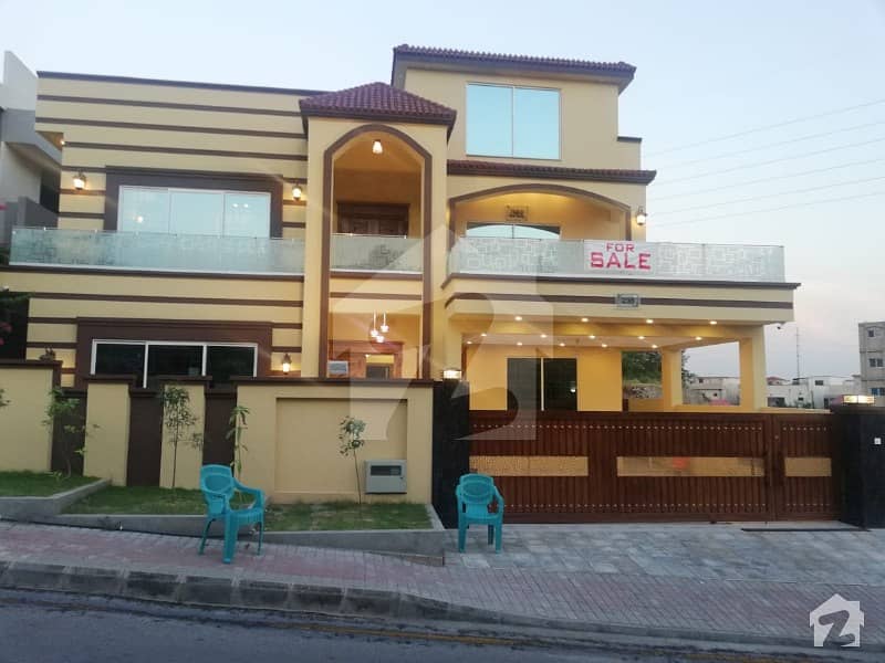 بحریہ ٹاؤن فیز 3 بحریہ ٹاؤن راولپنڈی راولپنڈی میں 6 کمروں کا 1 کنال مکان 5 کروڑ میں برائے فروخت۔